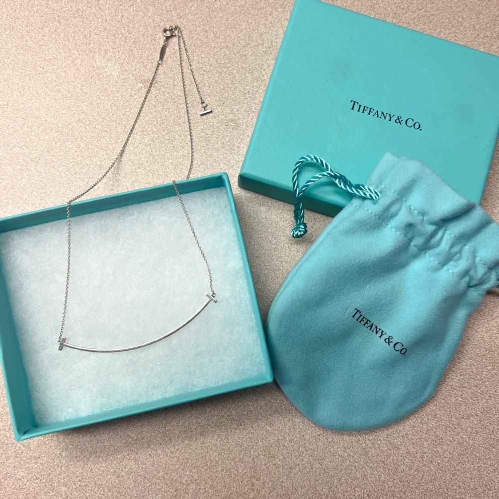 Tiffany & Co | Silver large smile necklace | Brand New | Worn once